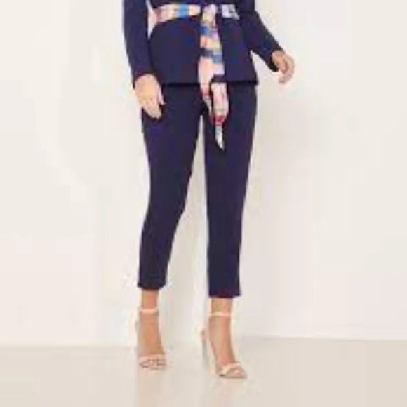 Elliatt Skyla Ankle Pant in Ink (Navy)  - Size 6 - Picture 1 of 9
